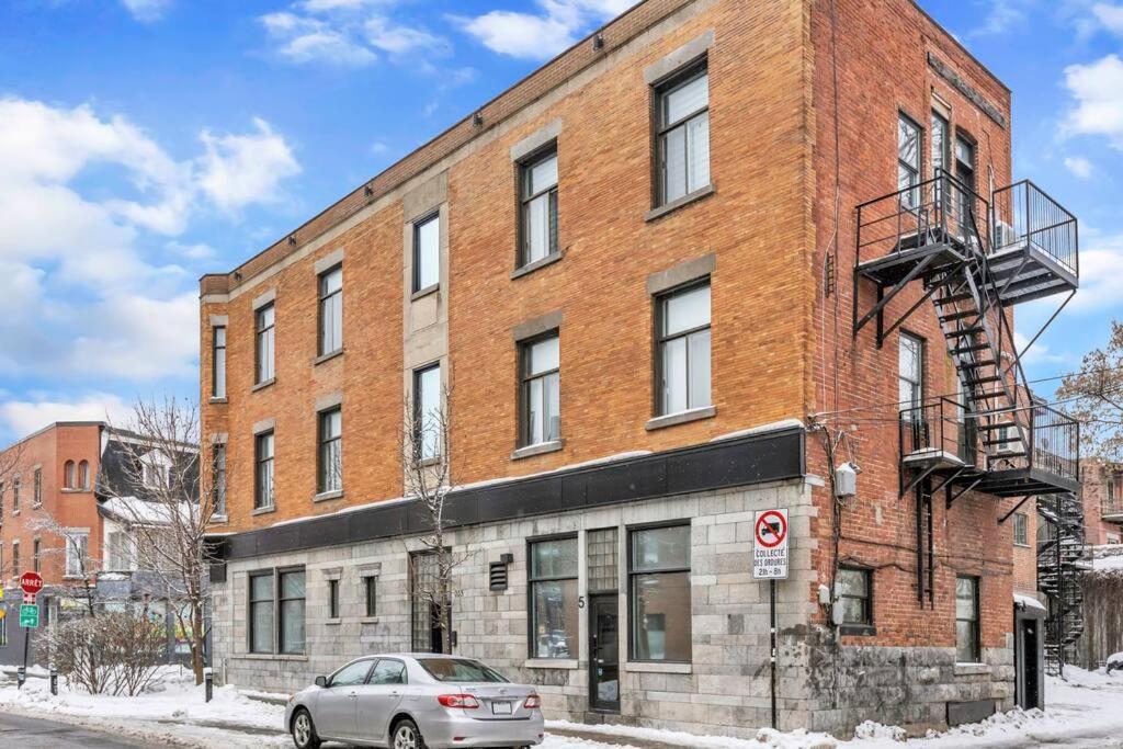 Stylish 2-Bedroom Getaway, Luxurious & Conveniently Located To Experience The Pulse Of The City - Apt 5 Montreal Exterior photo